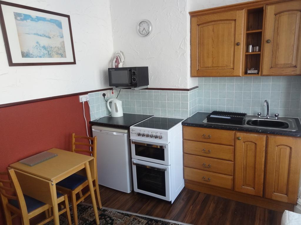 Lindisfarne Holiday Apartments - Families & Couples Only Blackpool Zimmer foto