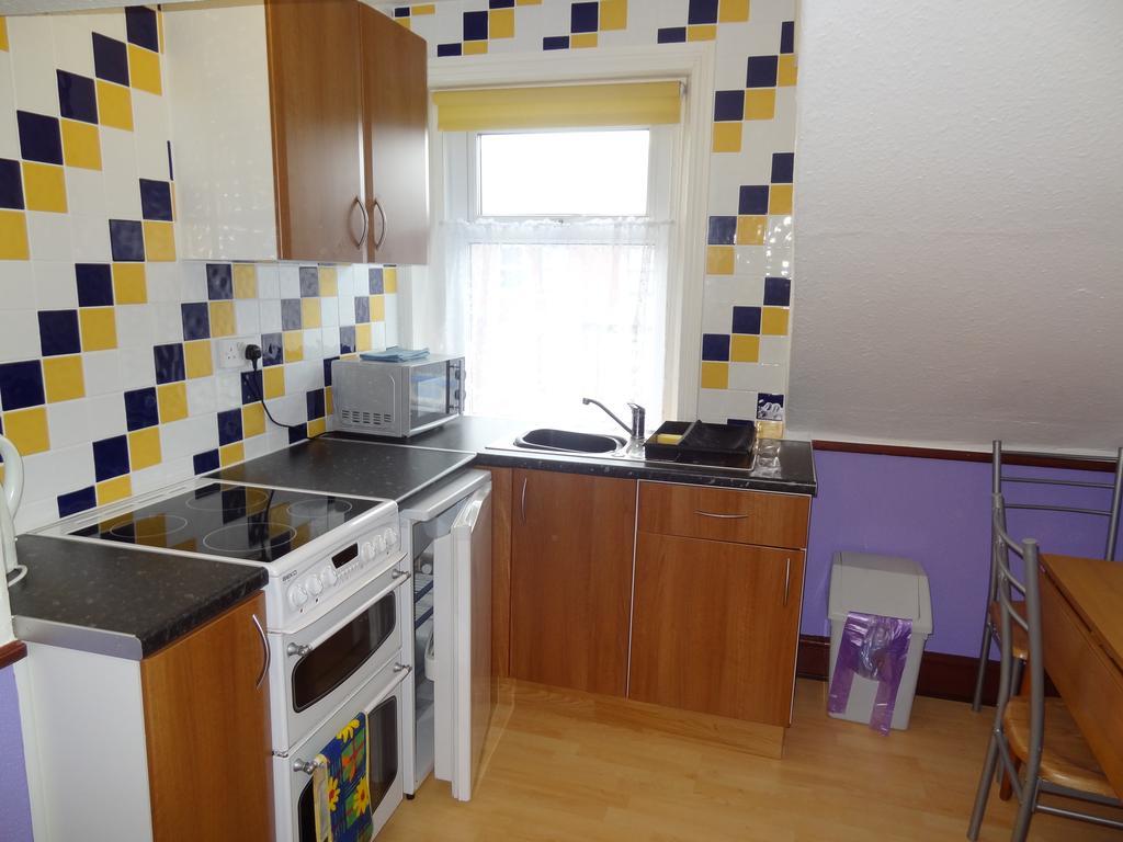 Lindisfarne Holiday Apartments - Families & Couples Only Blackpool Exterior foto