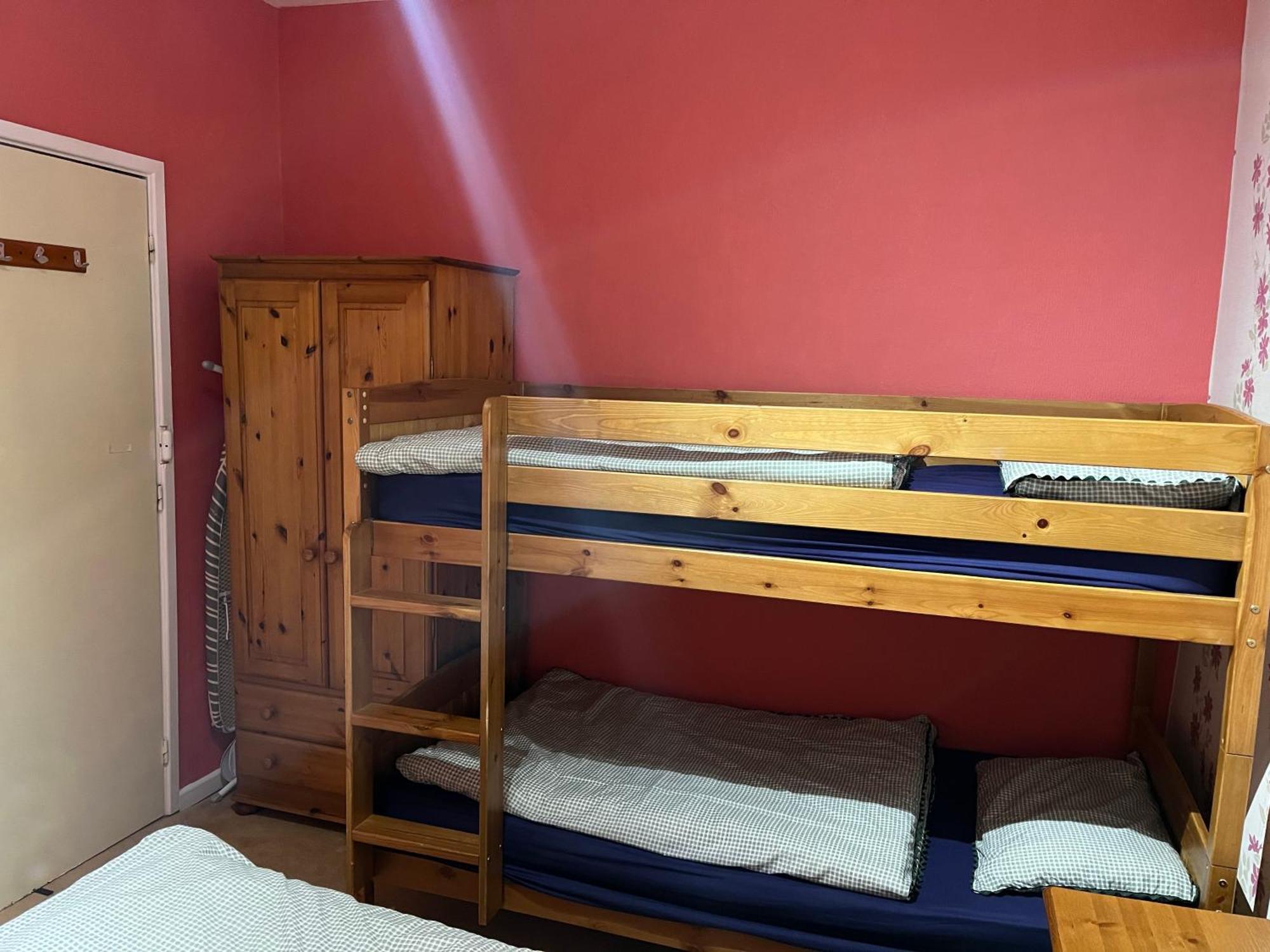 Lindisfarne Holiday Apartments - Families & Couples Only Blackpool Exterior foto