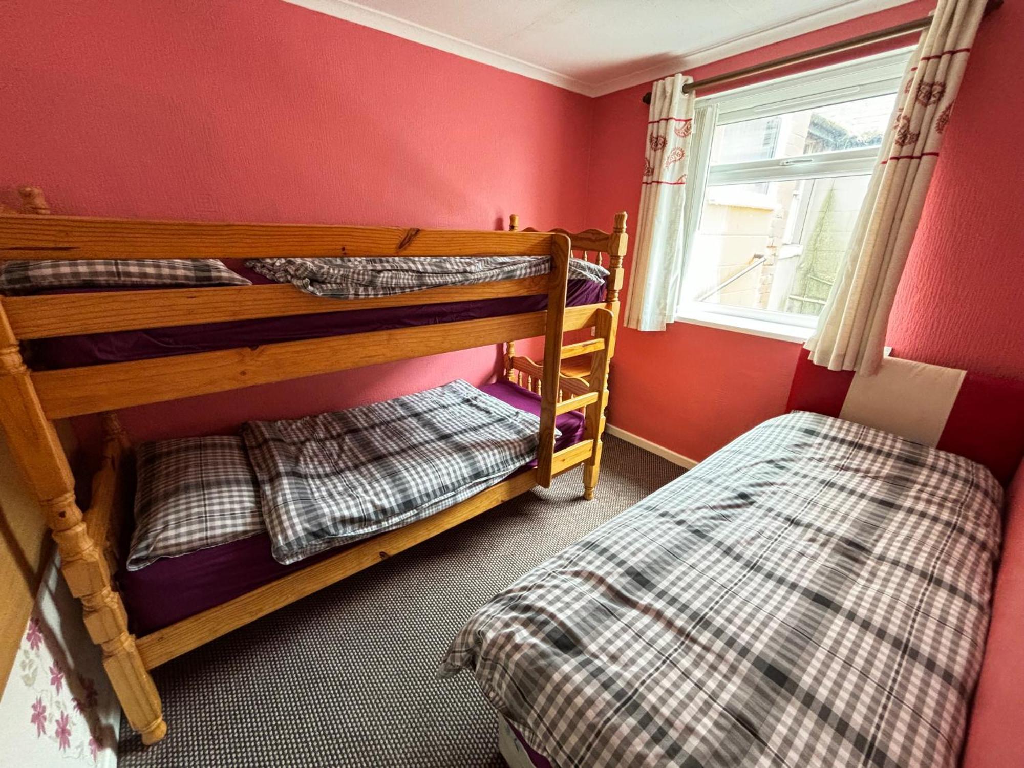 Lindisfarne Holiday Apartments - Families & Couples Only Blackpool Exterior foto