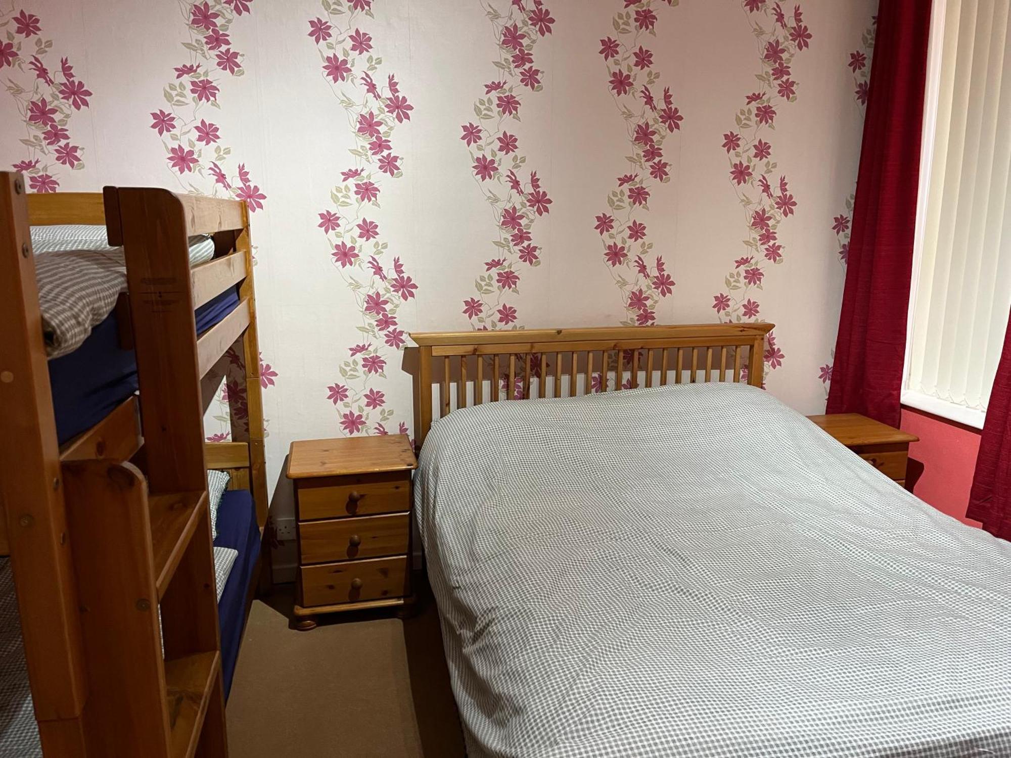 Lindisfarne Holiday Apartments - Families & Couples Only Blackpool Exterior foto