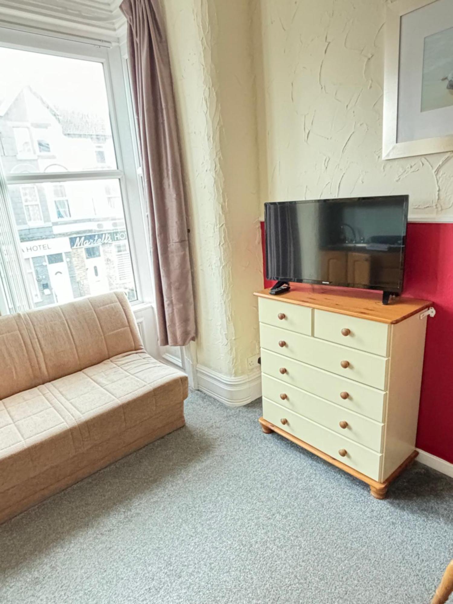 Lindisfarne Holiday Apartments - Families & Couples Only Blackpool Exterior foto