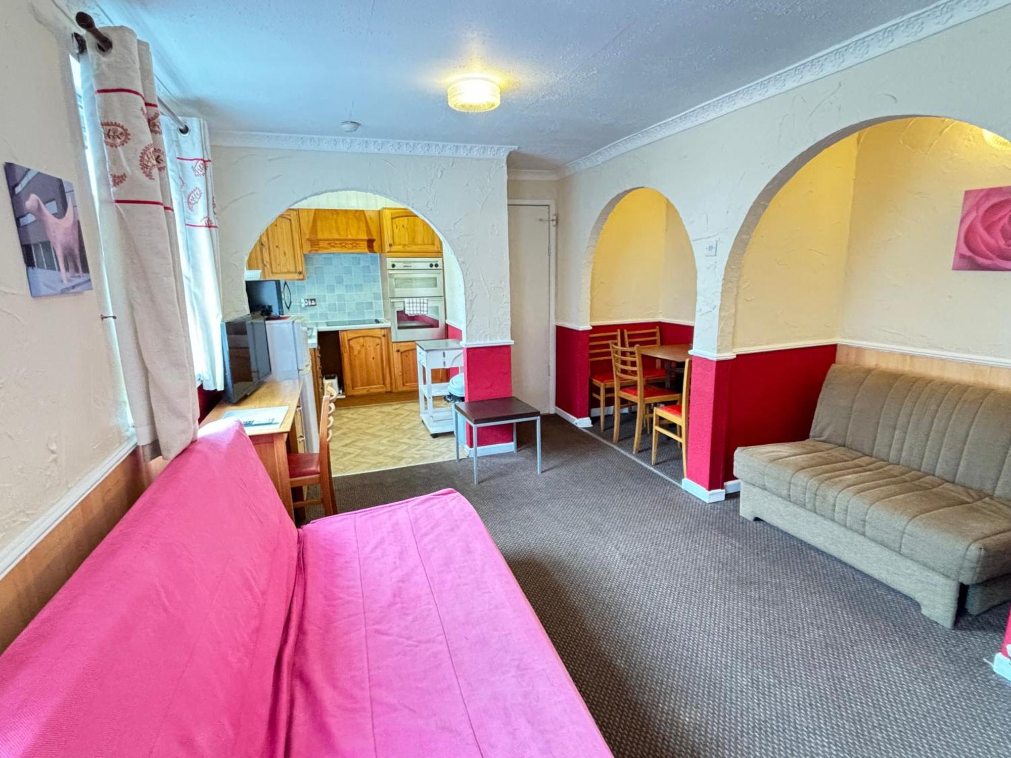 Lindisfarne Holiday Apartments - Families & Couples Only Blackpool Exterior foto