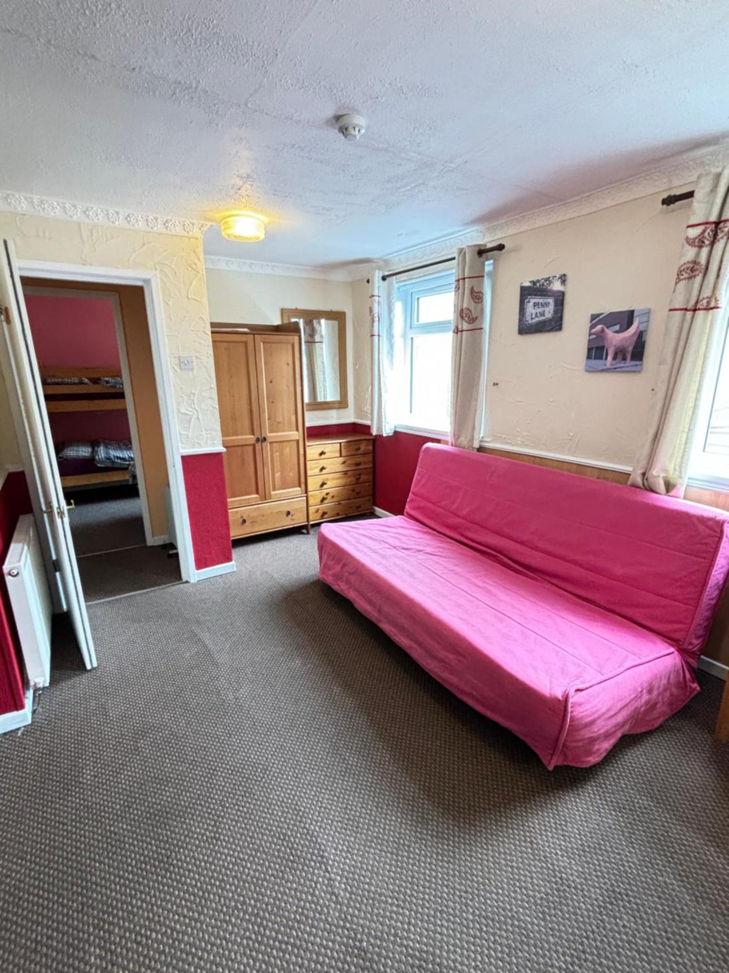 Lindisfarne Holiday Apartments - Families & Couples Only Blackpool Exterior foto