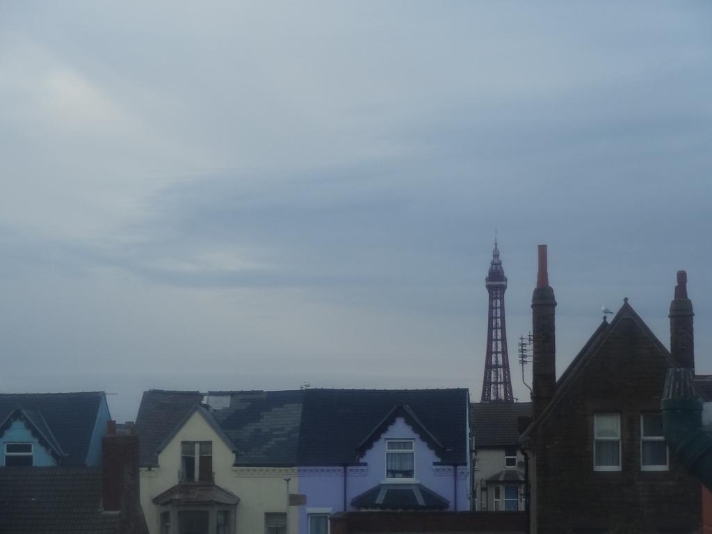 Lindisfarne Holiday Apartments - Families & Couples Only Blackpool Exterior foto