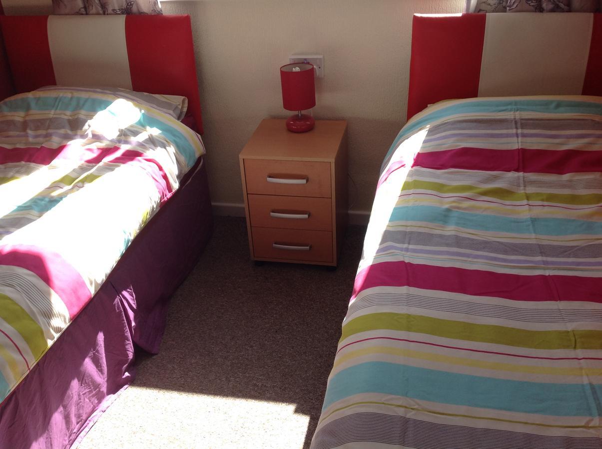 Lindisfarne Holiday Apartments - Families & Couples Only Blackpool Exterior foto